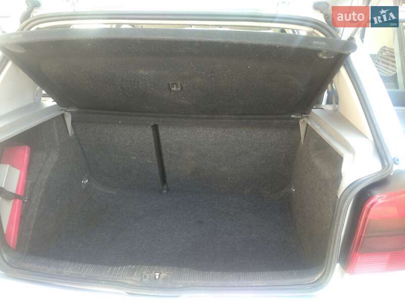 Хетчбек Volkswagen Golf 2002 в Кам'янець-Подільському