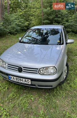 Хетчбек Volkswagen Golf 2003 в Києві