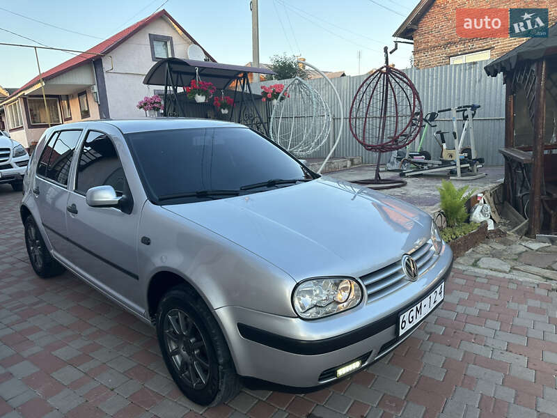 Volkswagen Golf 2002