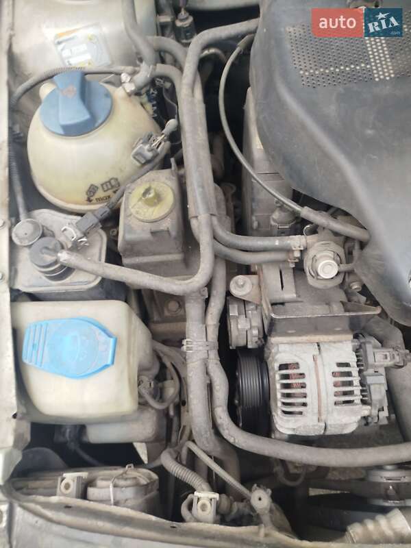 Хетчбек Volkswagen Golf 1999 в Києві