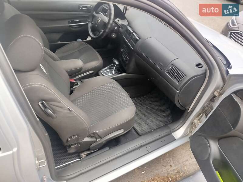 Хетчбек Volkswagen Golf 1999 в Києві