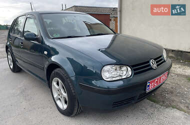 Хетчбек Volkswagen Golf 2002 в Луцьку