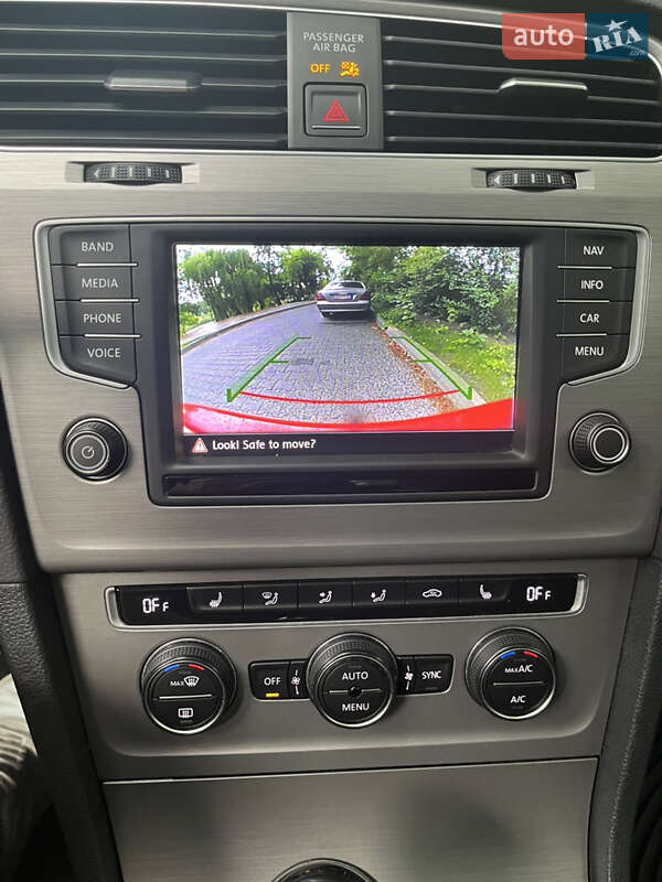 Хетчбек Volkswagen Golf 2016 в Чернівцях