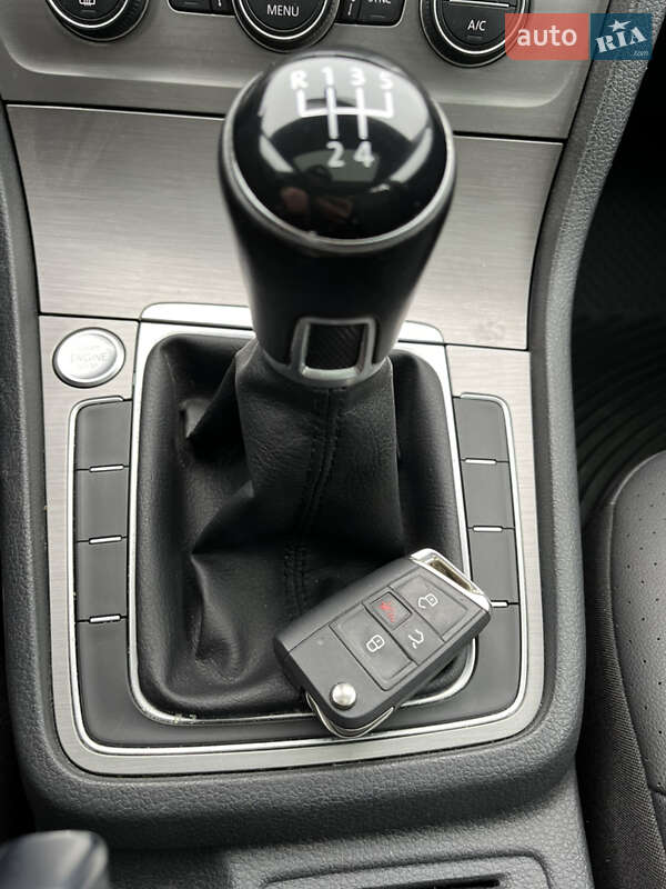 Хетчбек Volkswagen Golf 2016 в Чернівцях