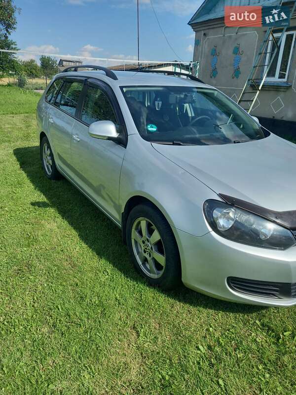 Універсал Volkswagen Golf 2012 в Острозі