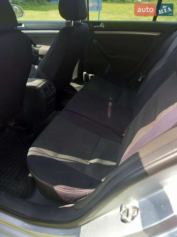 Універсал Volkswagen Golf 2012 в Острозі