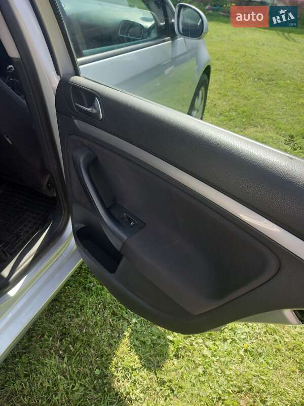 Універсал Volkswagen Golf 2012 в Острозі