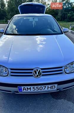 Хетчбек Volkswagen Golf 2001 в Коростені