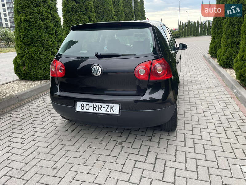 Хэтчбек Volkswagen Golf 2003 в Городке