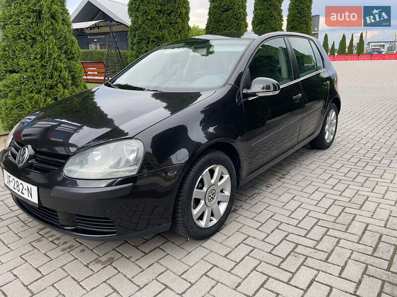 Хэтчбек Volkswagen Golf 2003 в Городке