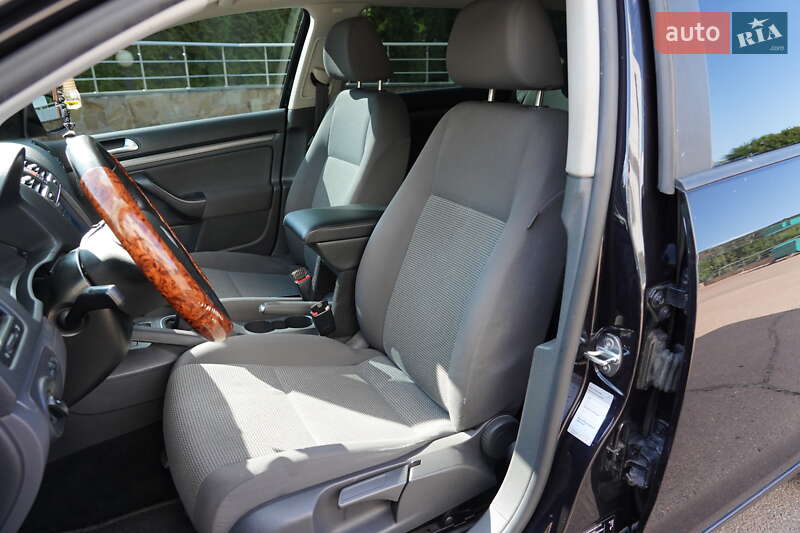 Универсал Volkswagen Golf 2008 в Новгород-Северском