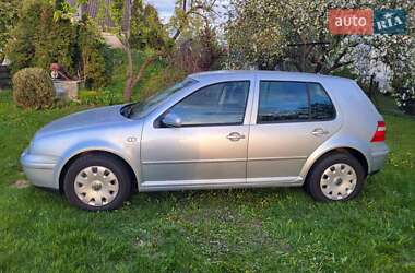 Хэтчбек Volkswagen Golf 2003 в Сумах