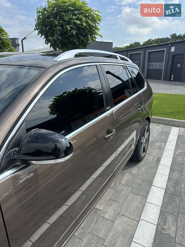 Універсал Volkswagen Golf 2011 в Луцьку