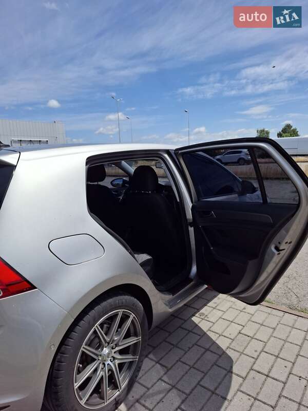 Хэтчбек Volkswagen Golf 2012 в Тячеве