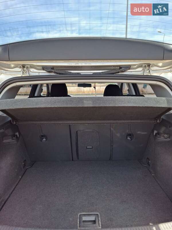 Хэтчбек Volkswagen Golf 2012 в Тячеве