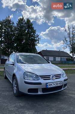 Хетчбек Volkswagen Golf 2004 в Малині