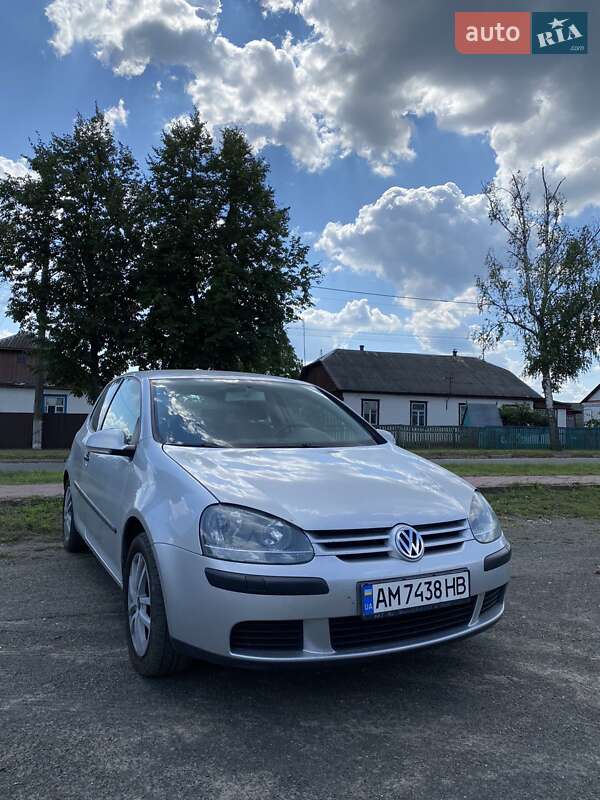Volkswagen Golf 2004