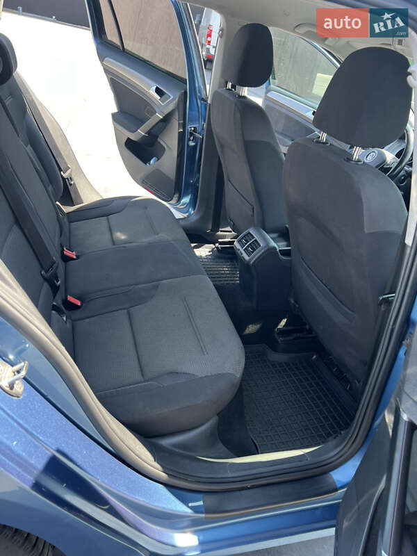 Універсал Volkswagen Golf 2015 в Чернівцях