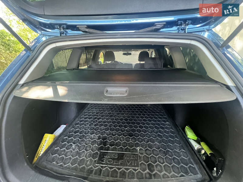 Універсал Volkswagen Golf 2015 в Чернівцях