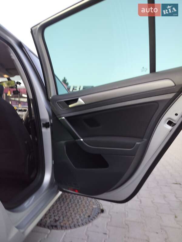 Універсал Volkswagen Golf 2016 в Стрию