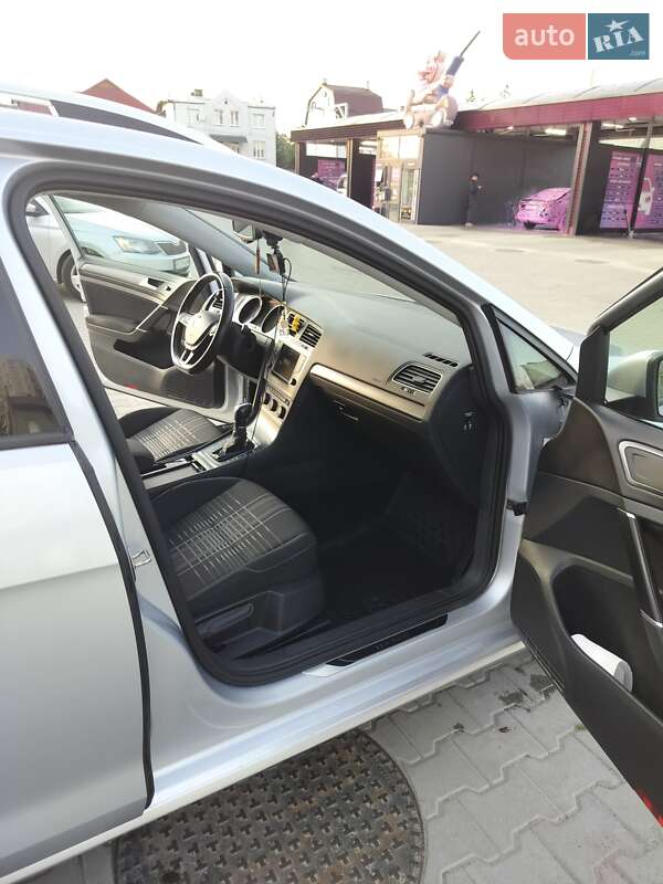 Універсал Volkswagen Golf 2016 в Стрию