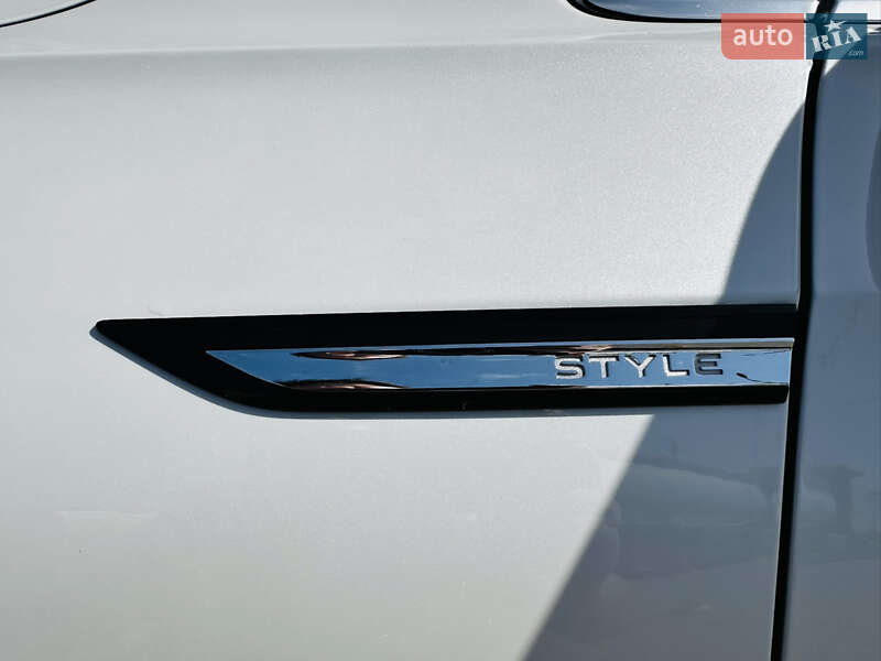 Універсал Volkswagen Golf 2021 в Луцьку