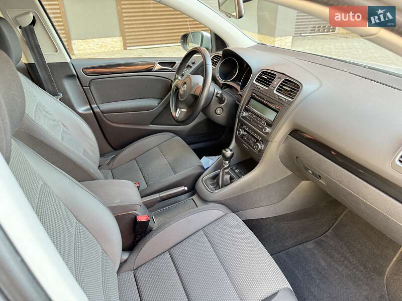 Хэтчбек Volkswagen Golf 2009 в Каменец-Подольском