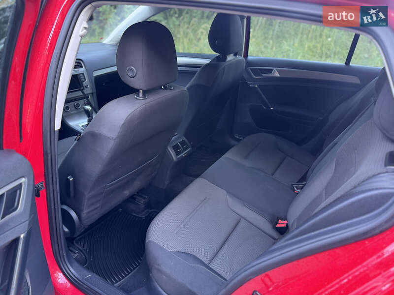 Хетчбек Volkswagen Golf 2016 в Харкові