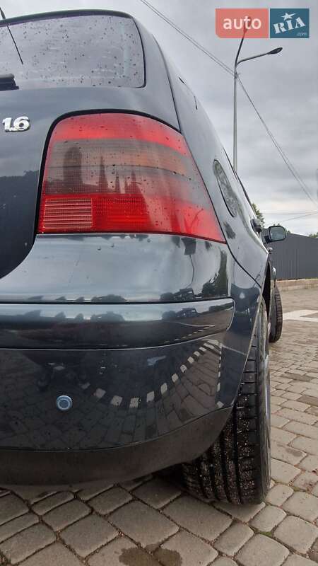 Хетчбек Volkswagen Golf 2003 в Коростені