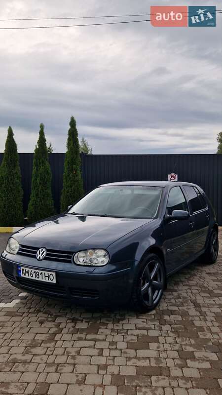 Хетчбек Volkswagen Golf 2003 в Коростені