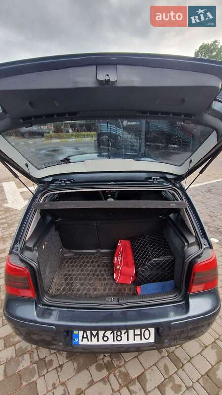 Хетчбек Volkswagen Golf 2003 в Коростені