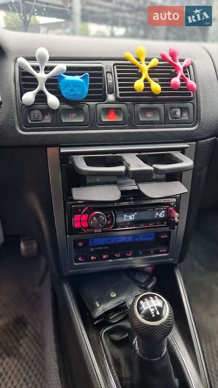 Хетчбек Volkswagen Golf 2003 в Коростені