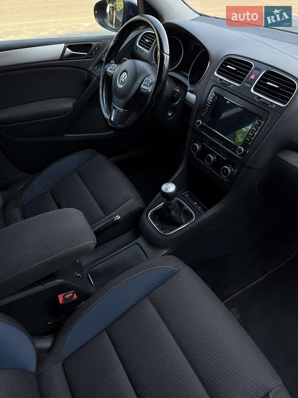 Хетчбек Volkswagen Golf 2010 в Ужгороді