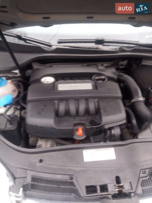 Універсал Volkswagen Golf 2009 в Житомирі