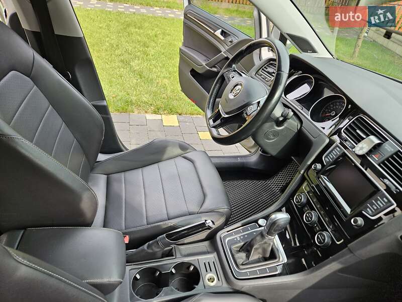 Універсал Volkswagen Golf 2015 в Івано-Франківську