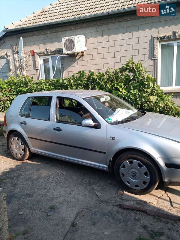 Хэтчбек Volkswagen Golf 2001 в Килии