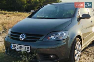 Хэтчбек Volkswagen Golf 2005 в Каменском