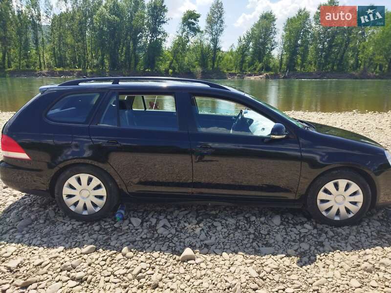 Универсал Volkswagen Golf 2008 в Хусте