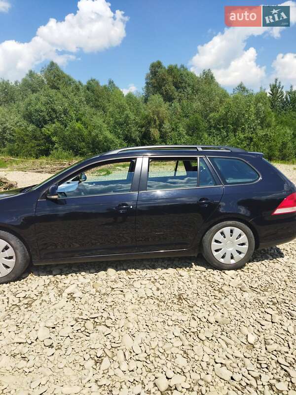 Универсал Volkswagen Golf 2008 в Хусте