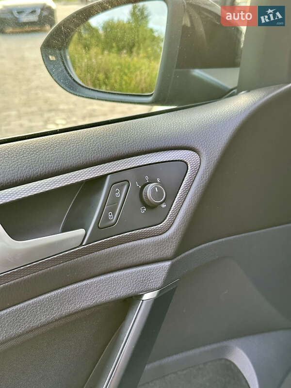 Універсал Volkswagen Golf 2015 в Львові