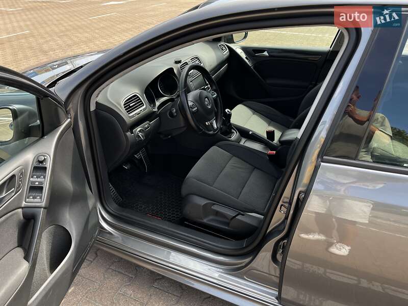 Хэтчбек Volkswagen Golf 2012 в Киеве