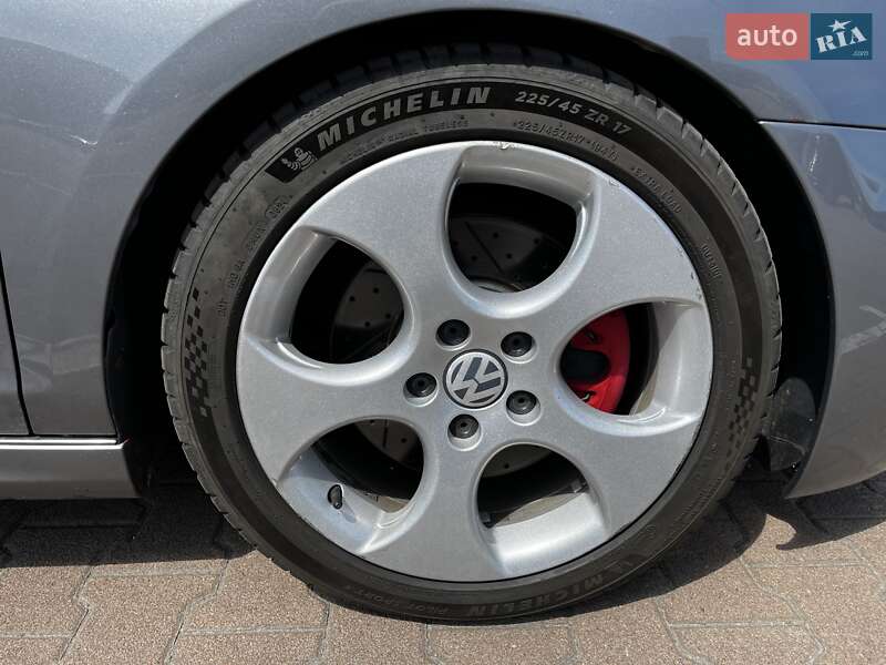 Хэтчбек Volkswagen Golf 2012 в Киеве