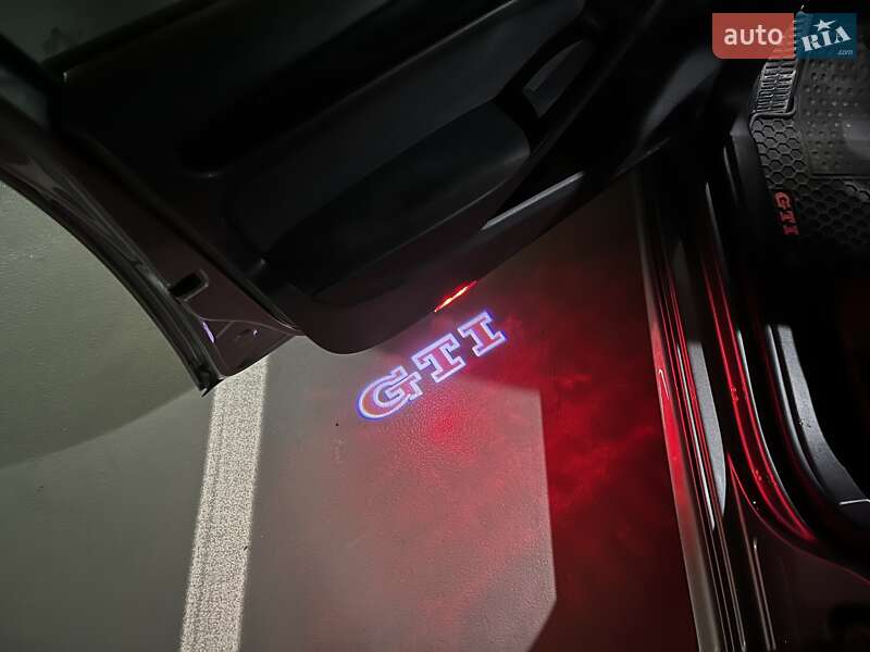 Хэтчбек Volkswagen Golf 2012 в Киеве