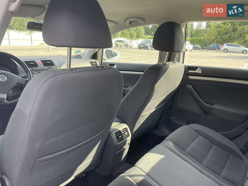 Універсал Volkswagen Golf 2009 в Луцьку