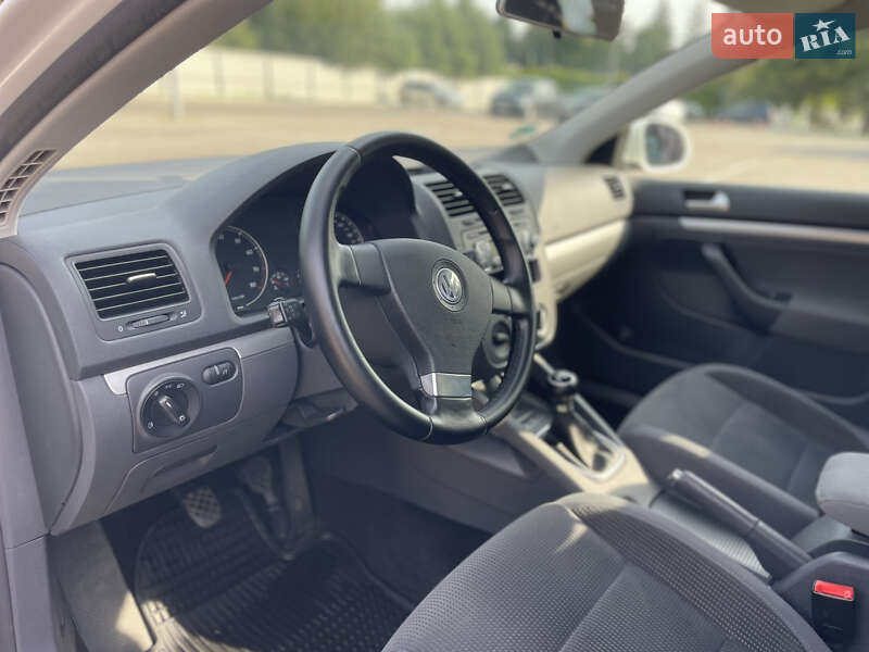 Універсал Volkswagen Golf 2009 в Луцьку