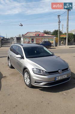 Універсал Volkswagen Golf 2018 в Дніпрі