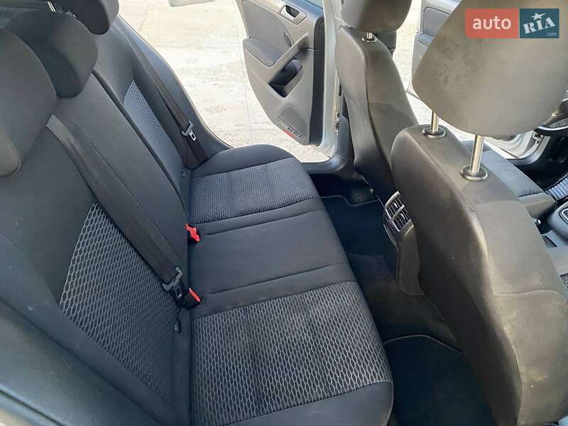 Хетчбек Volkswagen Golf 2009 в Монастирищеві