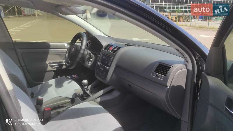 Хетчбек Volkswagen Golf 2004 в Сумах