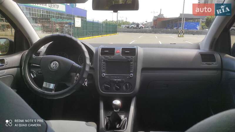 Хетчбек Volkswagen Golf 2004 в Сумах