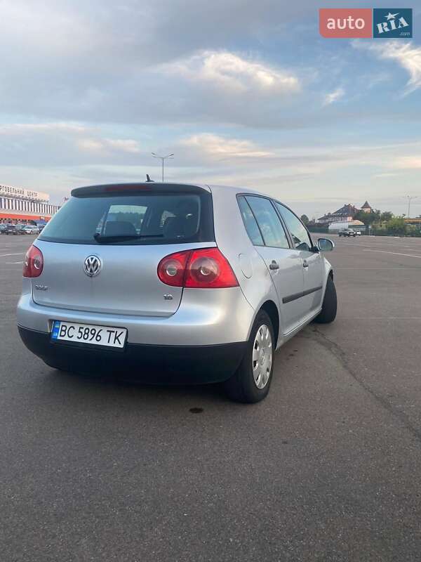 Хетчбек Volkswagen Golf 2005 в Львові